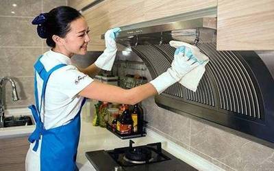 科技守护健康 研发高效油烟机清洗设备，降低厨房油烟致癌风险